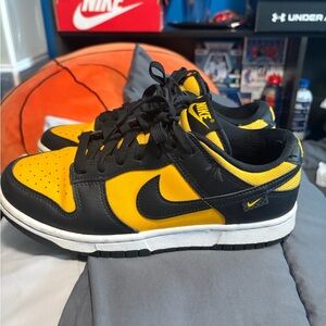 Nike dunk low reverse goldenrod